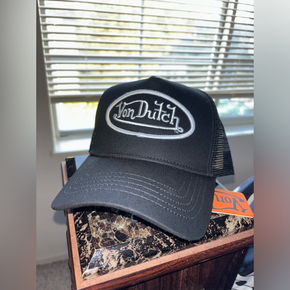 Von Dutch Trucker Hat *UNISEX* - Picture 1 of 3